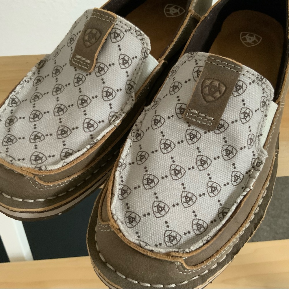 Ariat Logo Cruiser in Brown Bomber - Women’s